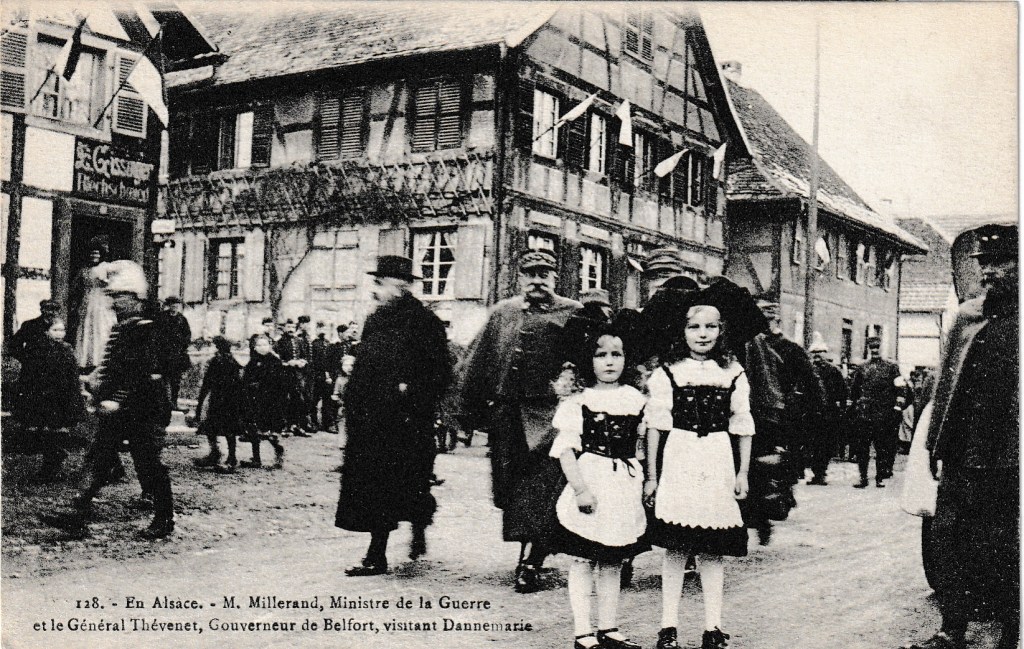 1914/1918 : Nos Alsaciennes sont exhibées comme du bétail pour la presse&nbsp;parisienne
