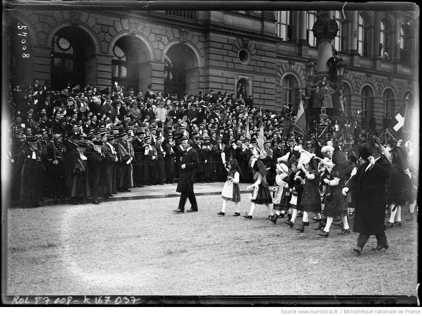 22-11-19_Strasbourg_le_défilé_des_[...]Agence_Rol_btv1b53030833r_1